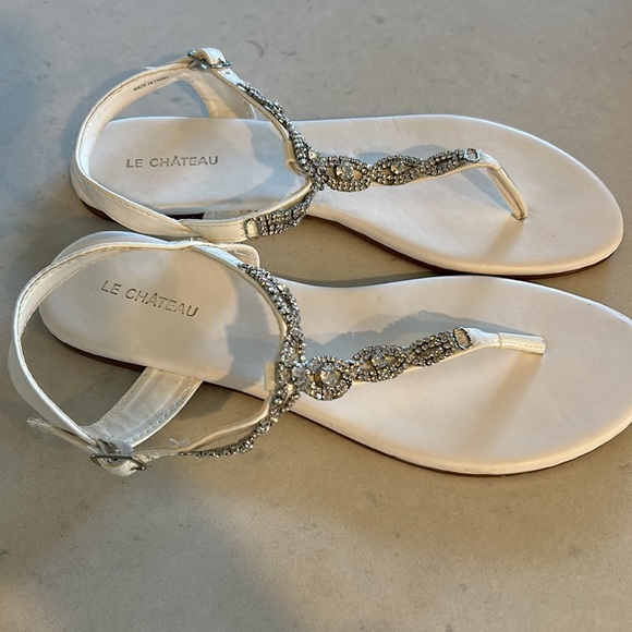 Le Chateau size 9 white gemstone sandal - Picture 2 of 3